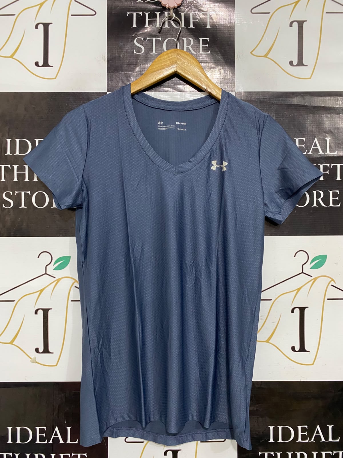 UNDER ARMOUR |S| BUST 16| A38| SLATE BLUE HEATGEAR V-NECK ATHLETIC T-SHIRT