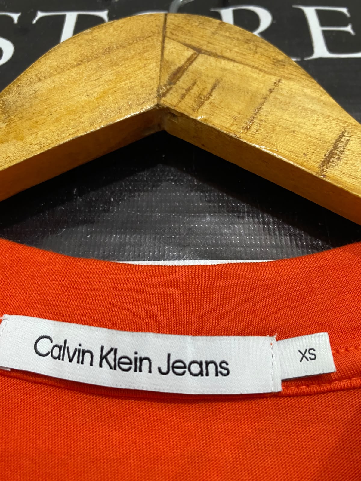 CALVIN KLEIN JEANS |XS| BUST 16 | A38| VIBRANT ORANGE LOGO T-SHIRT