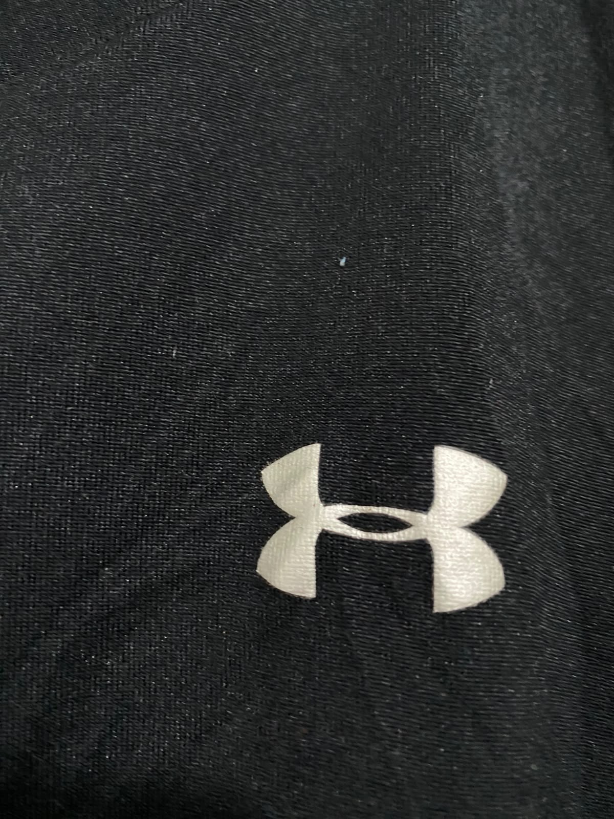 UNDER ARMOUR |S/M| BUST 18| A38| CLASSIC BLACK HEATGEAR ATHLETIC T-SHIRT