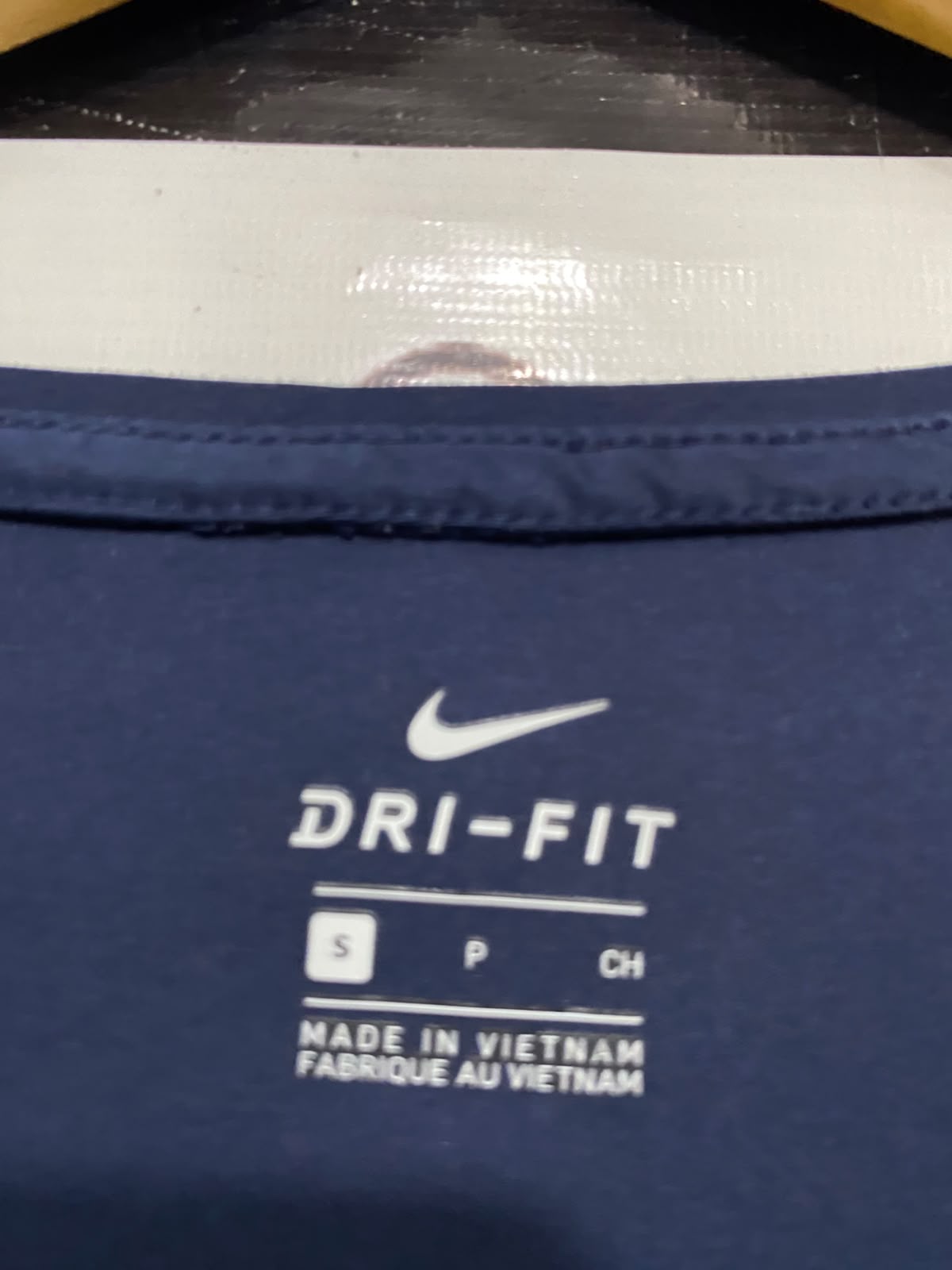 NIKE |S| BUST 17| A38| NAVY SCOOP-NECK DRI-FIT ATHLETIC T-SHIRT