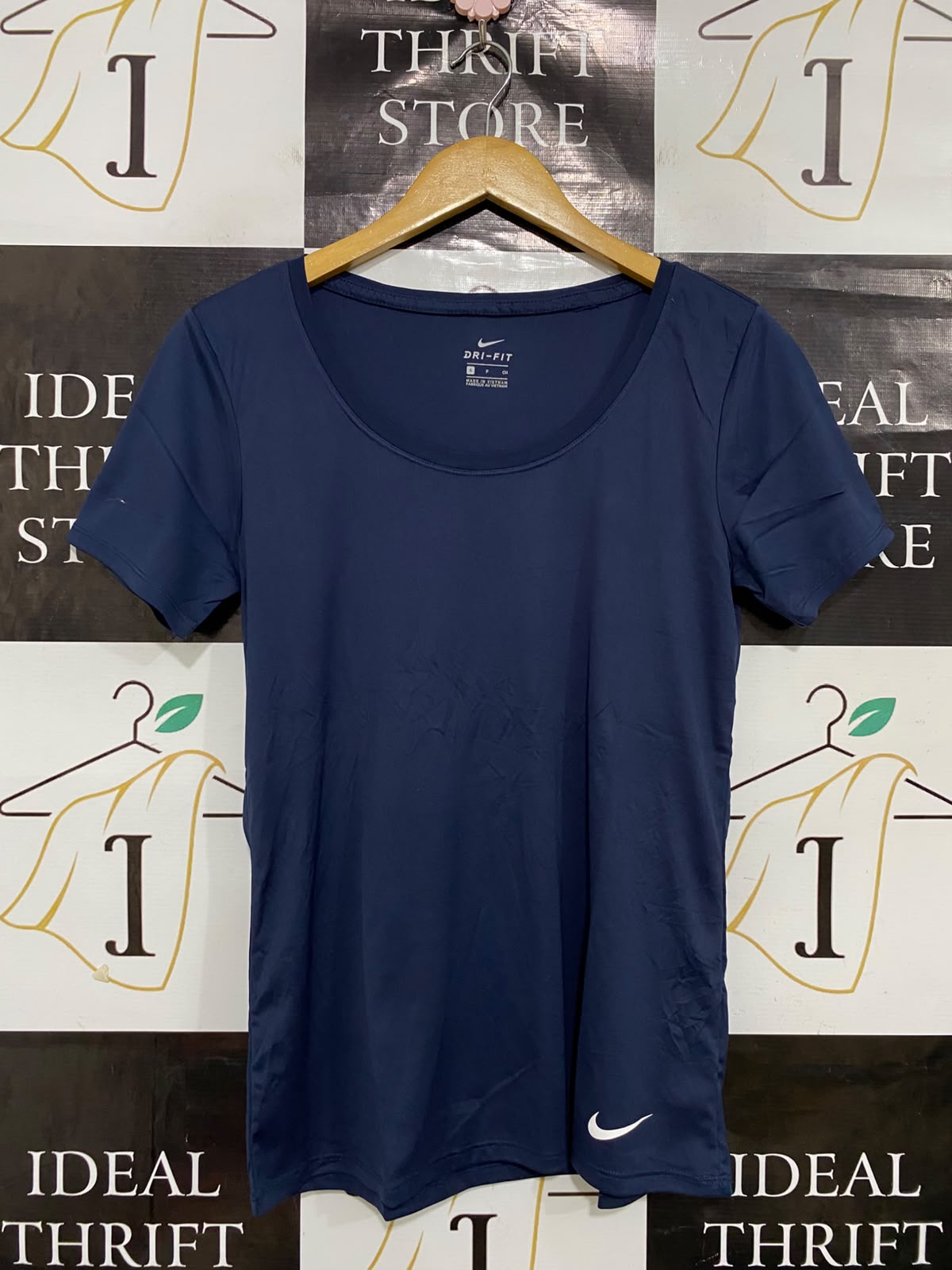 NIKE |S| BUST 17| A38| NAVY SCOOP-NECK DRI-FIT ATHLETIC T-SHIRT