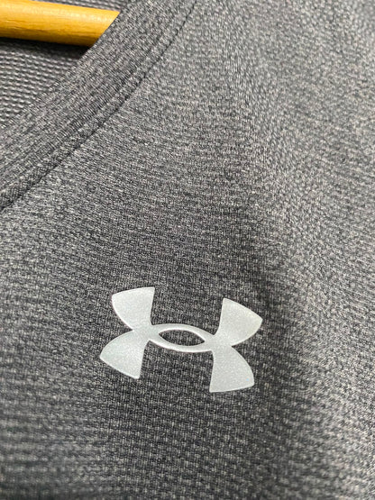 UNDER ARMOUR |M| BUST 17| A38| CHARCOAL GREY HEATGEAR V-NECK ATHLETIC T-SHIRT