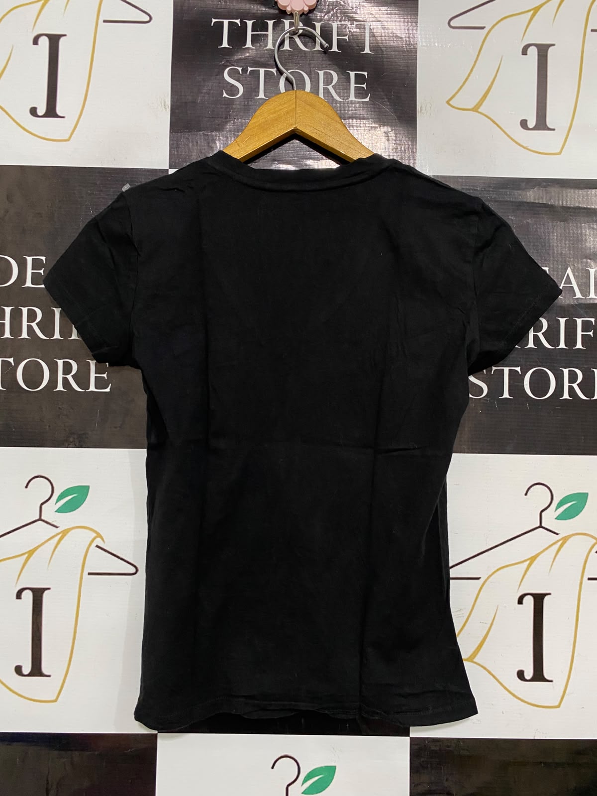 ARMANI EXCHANGE |S| BUST 15| A38| BLACK METALLIC GOLD-ACCENT LOGO V-NECK T-SHIRT