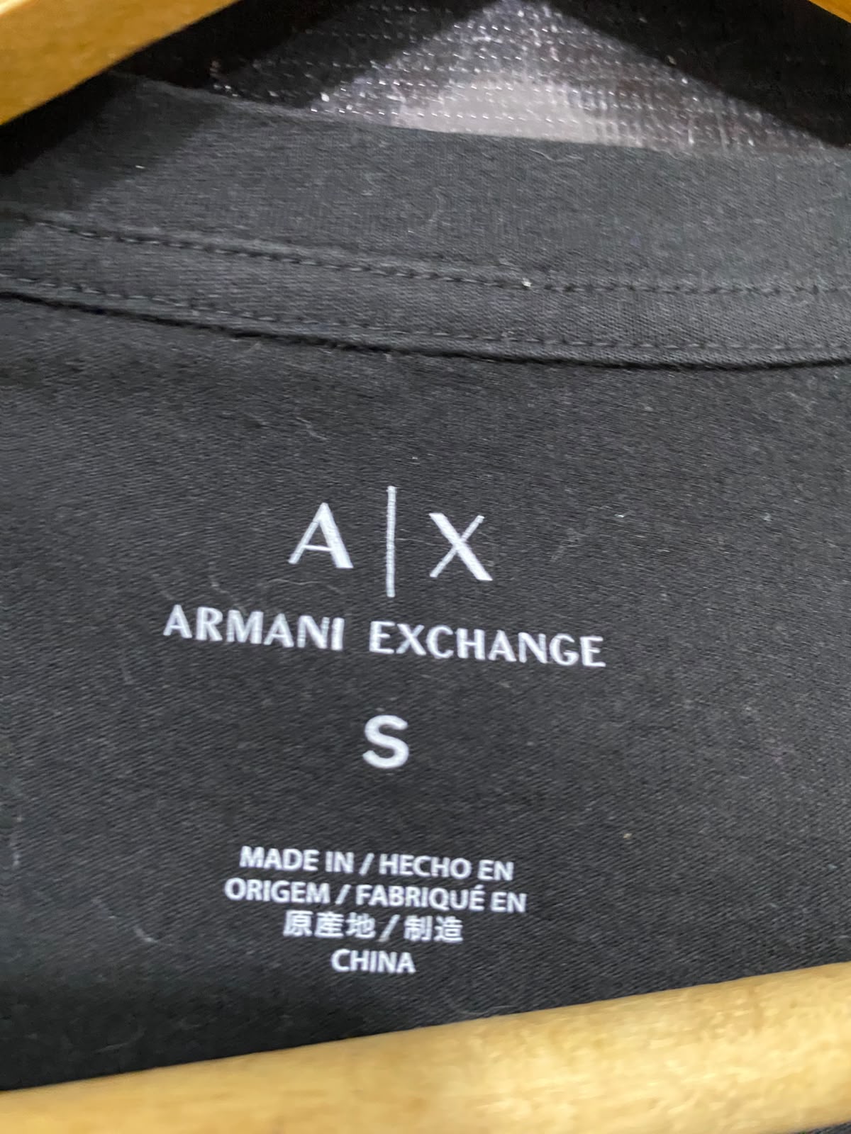 ARMANI EXCHANGE |S| BUST 15| A38| BLACK METALLIC GOLD-ACCENT LOGO V-NECK T-SHIRT