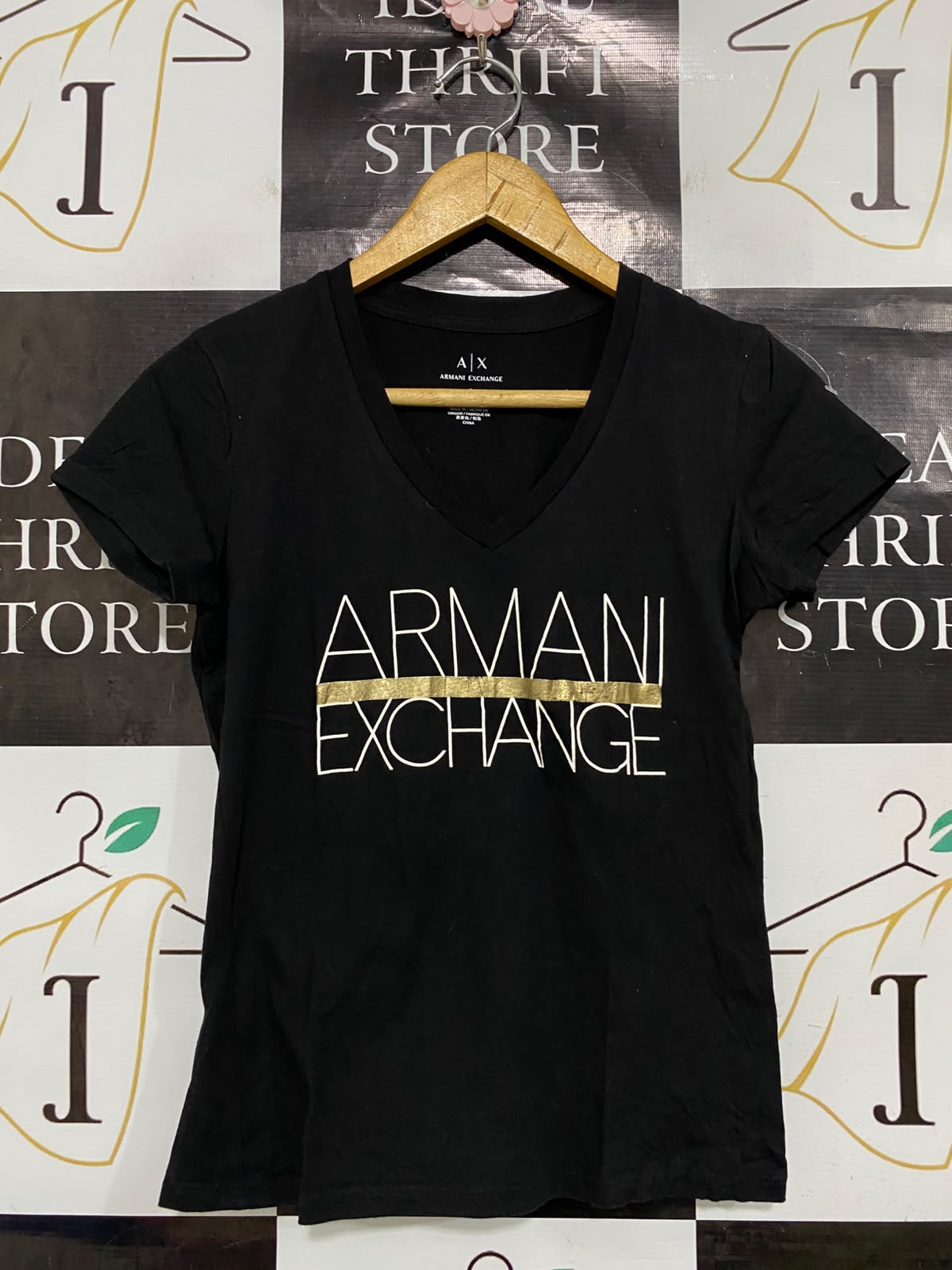 ARMANI EXCHANGE |S| BUST 15| A38| BLACK METALLIC GOLD-ACCENT LOGO V-NECK T-SHIRT