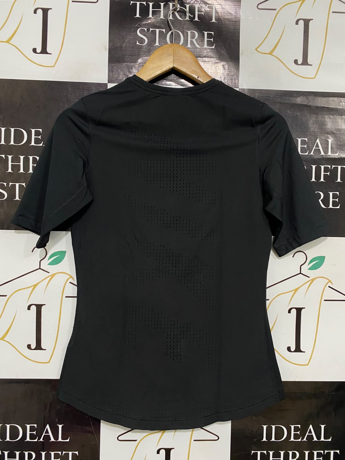 NIKE |M| BUST 16| A38| BLACK PRO HYPERCOOL MESH-PANEL ATHLETIC T-SHIRT
