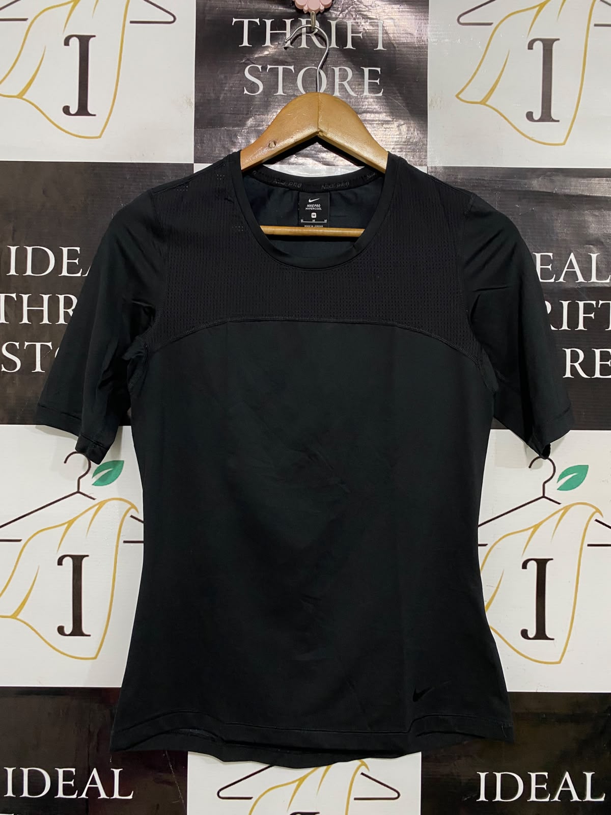 NIKE |M| BUST 16| A38| BLACK PRO HYPERCOOL MESH-PANEL ATHLETIC T-SHIRT