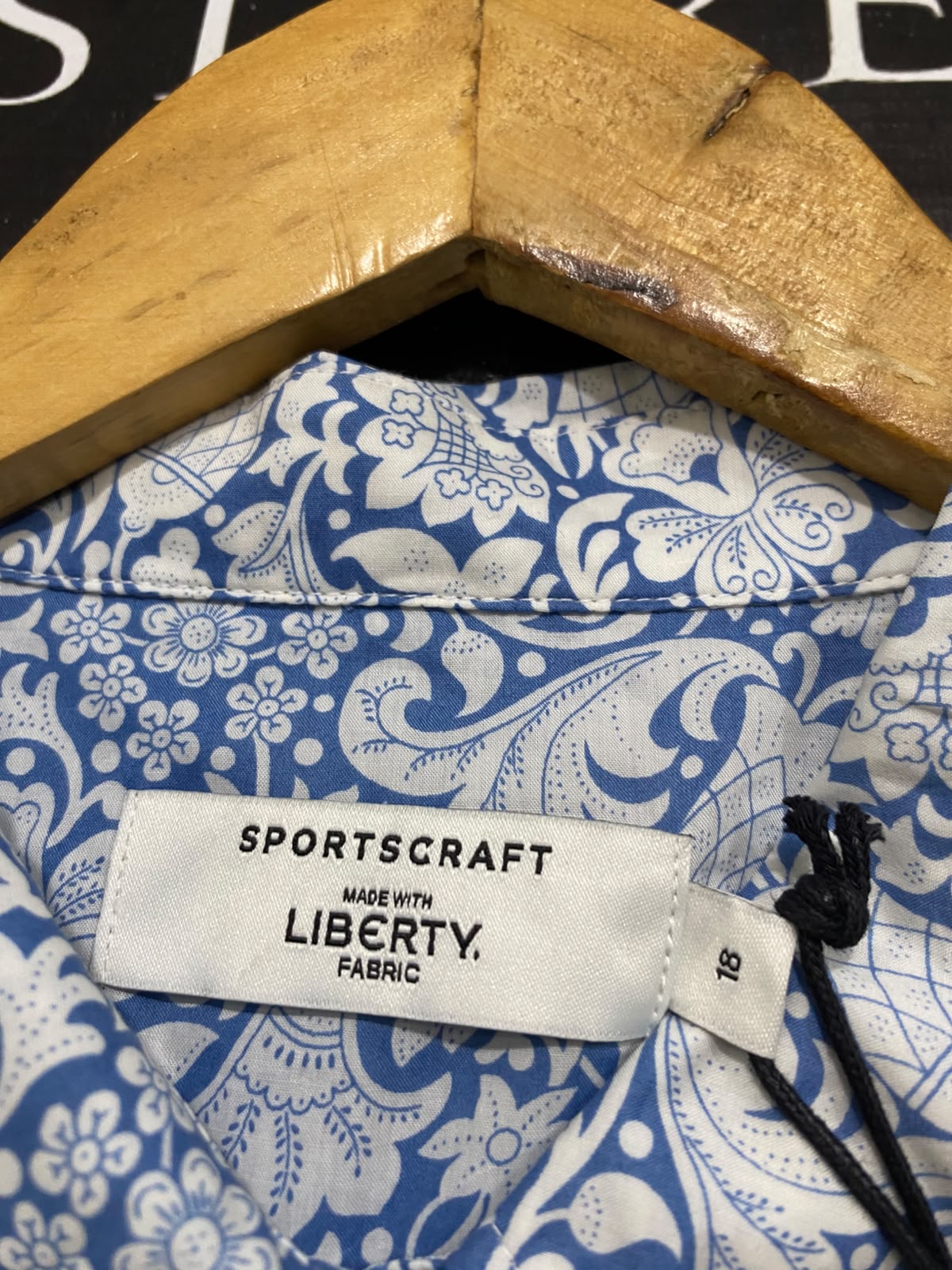 SPORTS CRAFT |M| BUST 22| A38| BLUE & WHITE FLORAL PRINT BUTTON-DOWN LONG-SLEEVE SHIRT