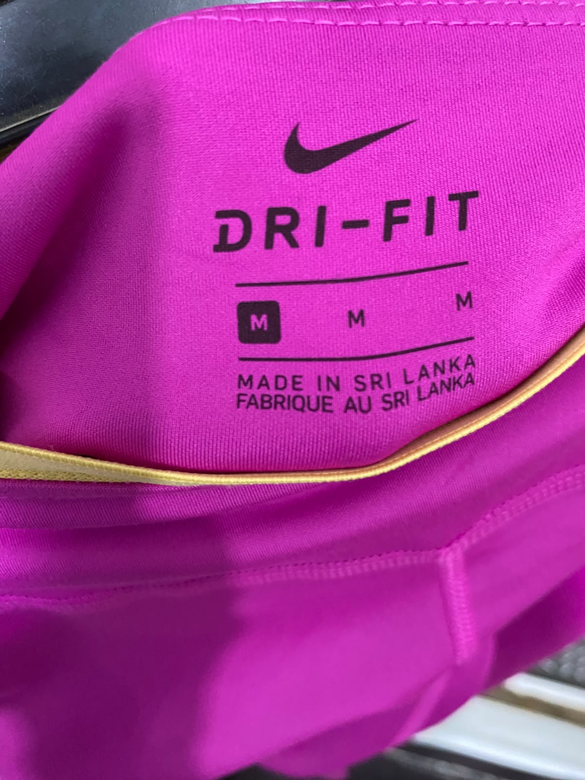 NIKE |M| WAIST 26| A37| VIBRANT MAGENTA & BLACK SIDE-LOGO ATHLETIC LEGGINGS