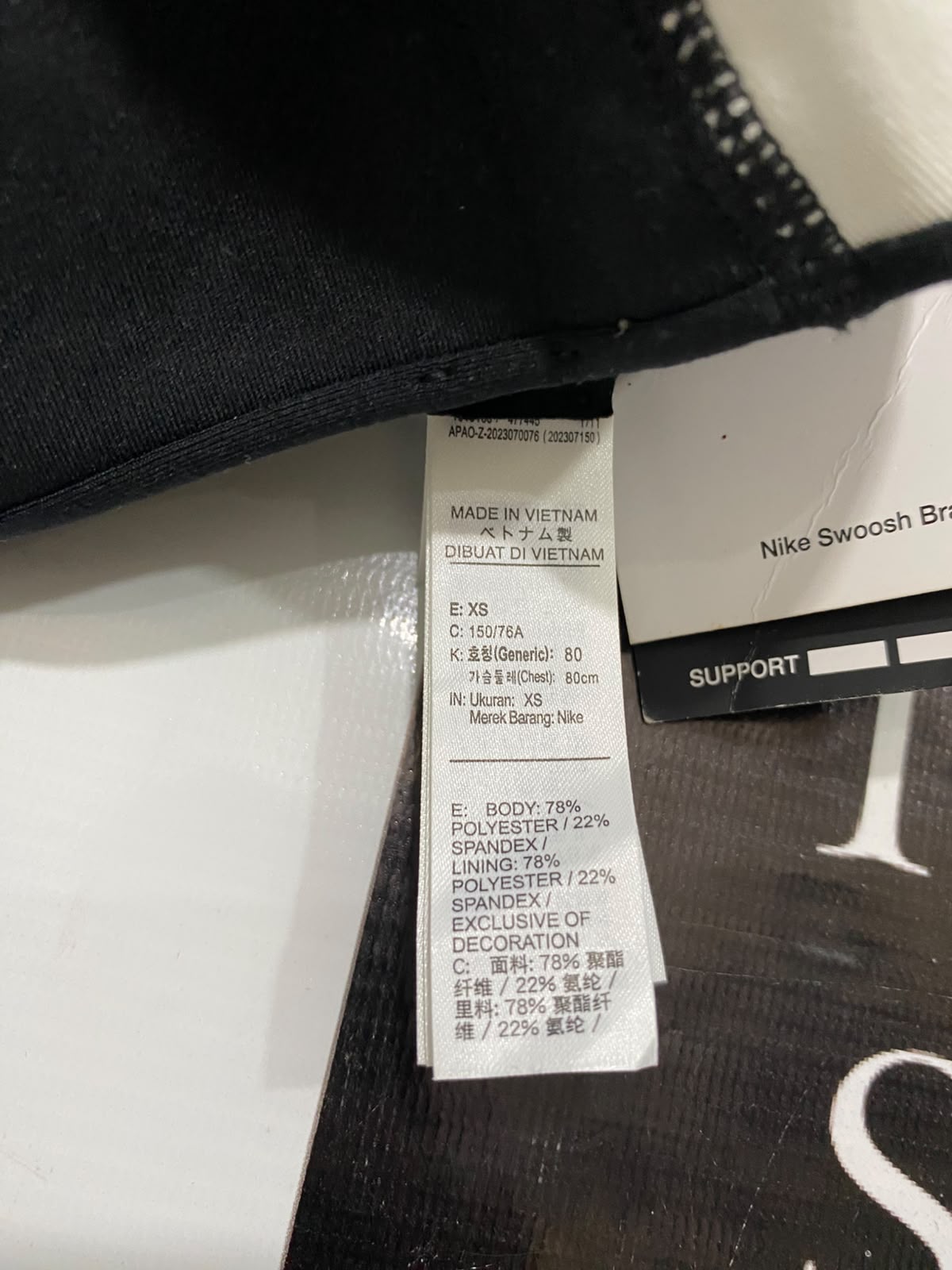 NIKE |XS| BUST 11| A37| BLACK & OFF-WHITE COLORBLOCK PATCH LOGO SPORTS BRA