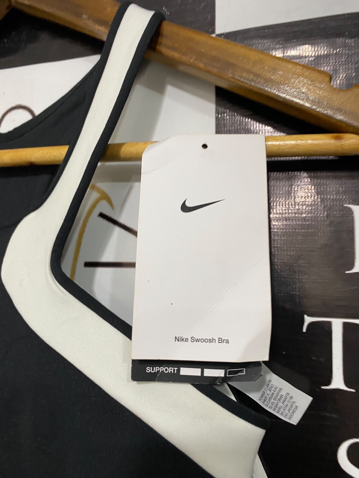 NIKE |XS| BUST 11| A37| BLACK & OFF-WHITE COLORBLOCK PATCH LOGO SPORTS BRA
