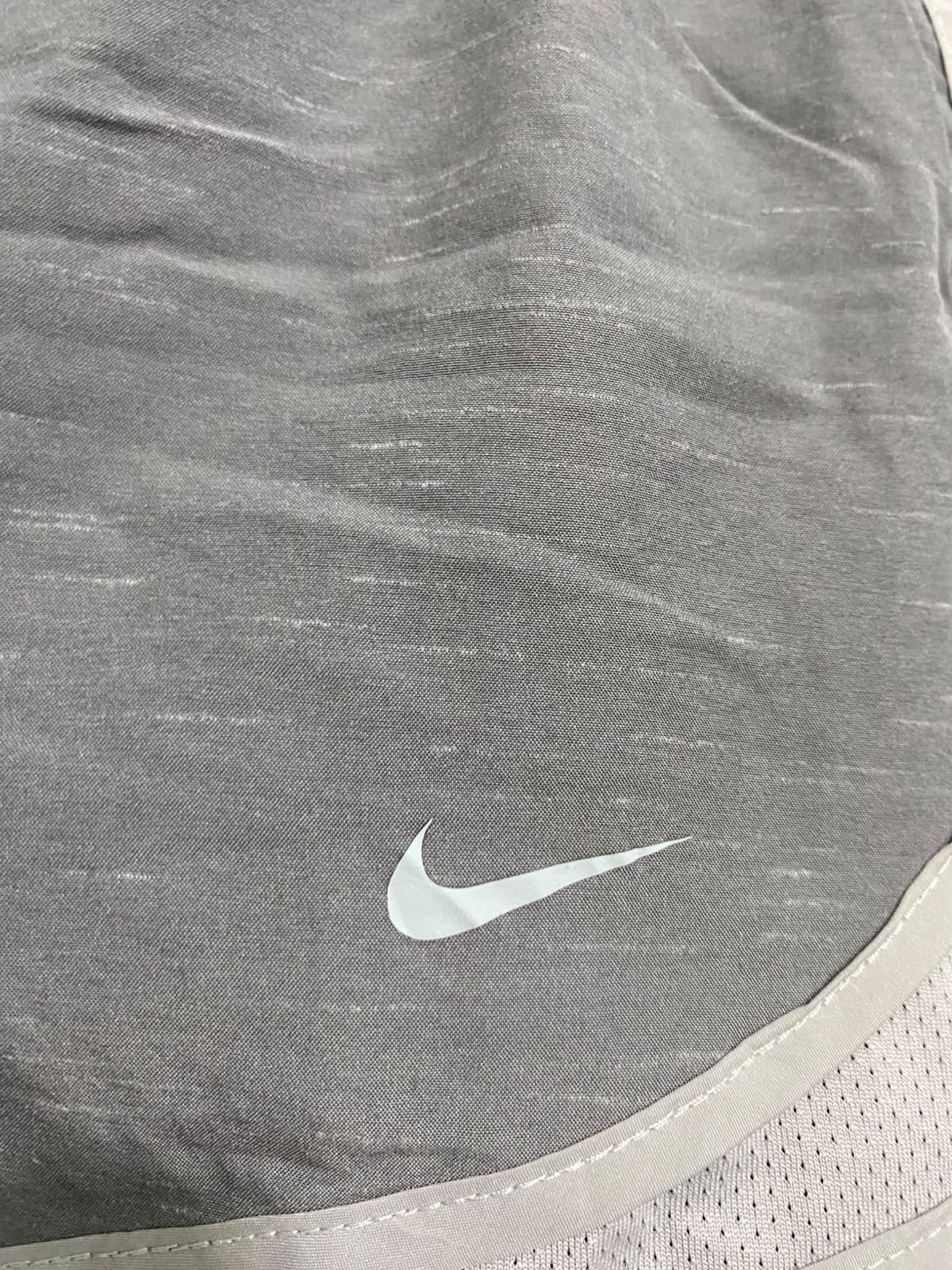 NIKE |S| WAIST 25| A37| HEATHER GREY & WHITE TRIM PERFORMANCE RUNNING SHORTS