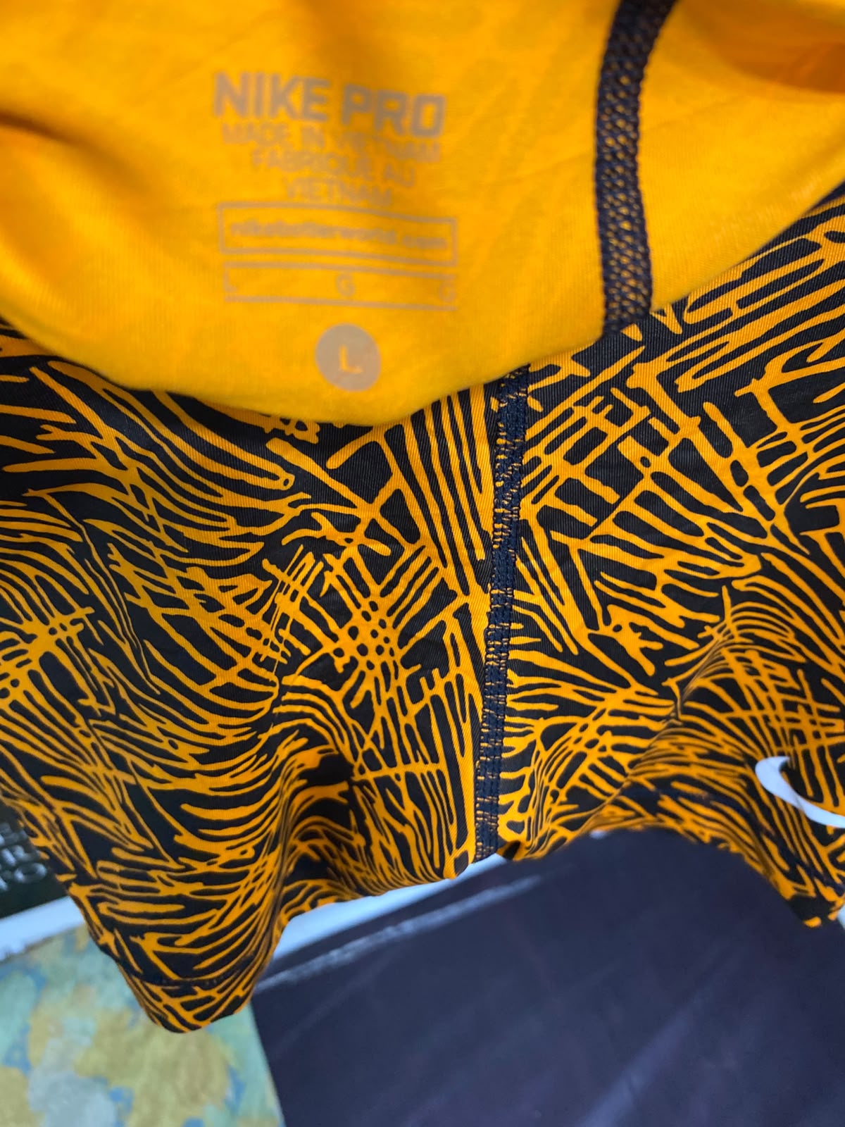 NIKE |L| WAIST 28| A39| BLACK & ORANGE ABSTRACT SKETCH ATHLETIC BIKER SHORTS