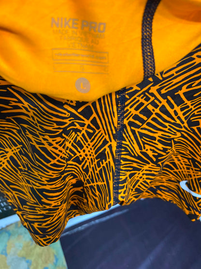 NIKE |L| WAIST 28| A39| BLACK & ORANGE ABSTRACT SKETCH ATHLETIC BIKER SHORTS