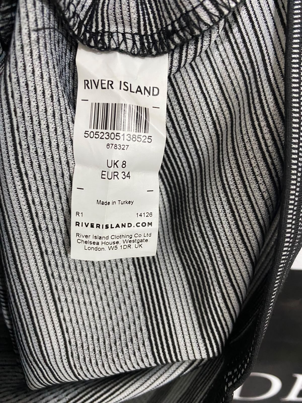 RIVER ISLAND |S| BUST 17| A39| BLACK & WHITE PATTERNED SLEEVELESS MOCK-NECK MINI DRESS