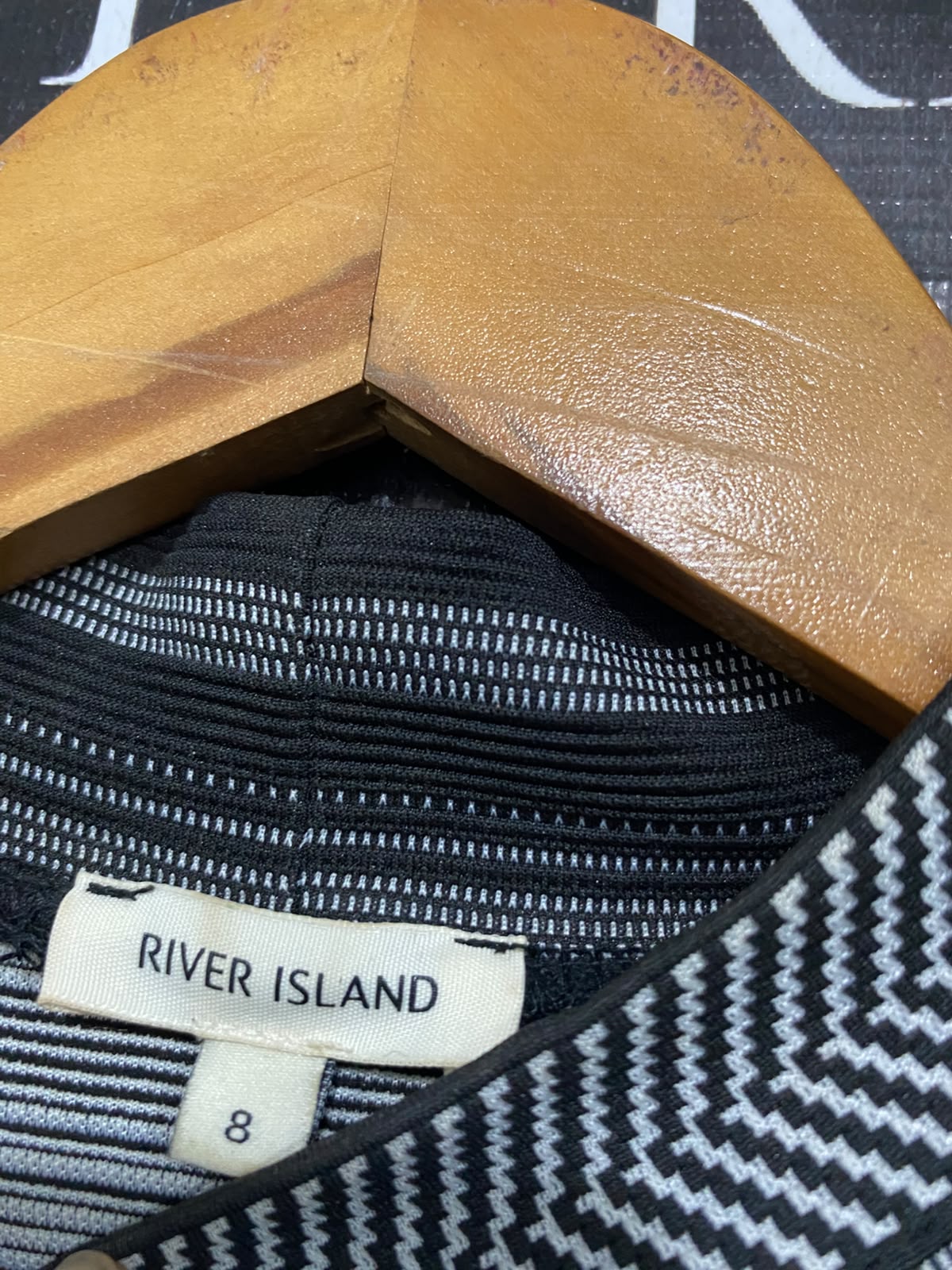 RIVER ISLAND |S| BUST 17| A39| BLACK & WHITE PATTERNED SLEEVELESS MOCK-NECK MINI DRESS