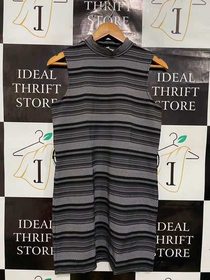 RIVER ISLAND |S| BUST 17| A39| BLACK & WHITE PATTERNED SLEEVELESS MOCK-NECK MINI DRESS