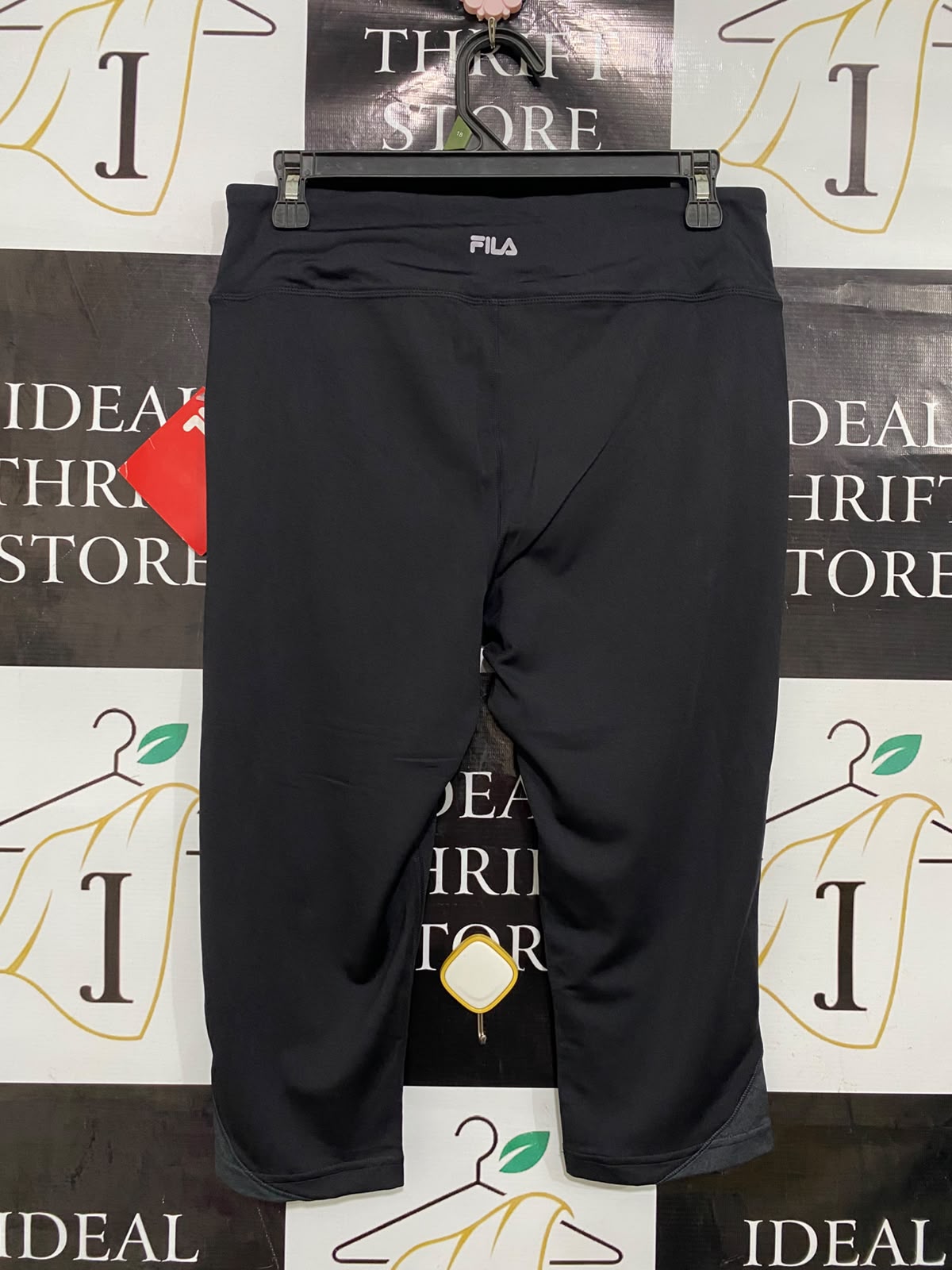 FILA |L| WAIST 29| A40| BLACK CROPPED PERFORMANCE UTILITY LEGGINGS