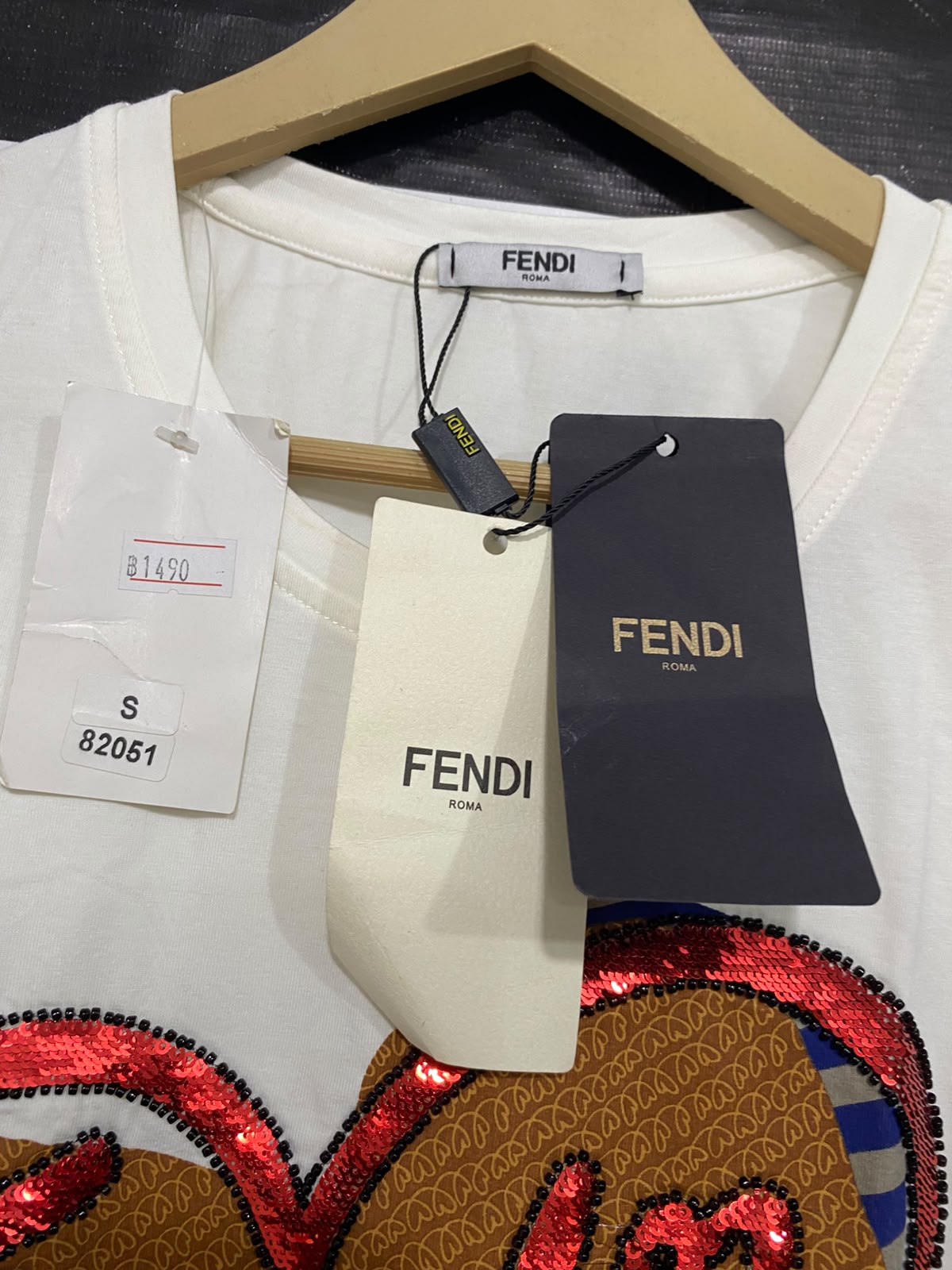 FENDI |S| BUST 16| A40| WHITE SEQUIN HEART LOGO UTILITY T-SHIRT