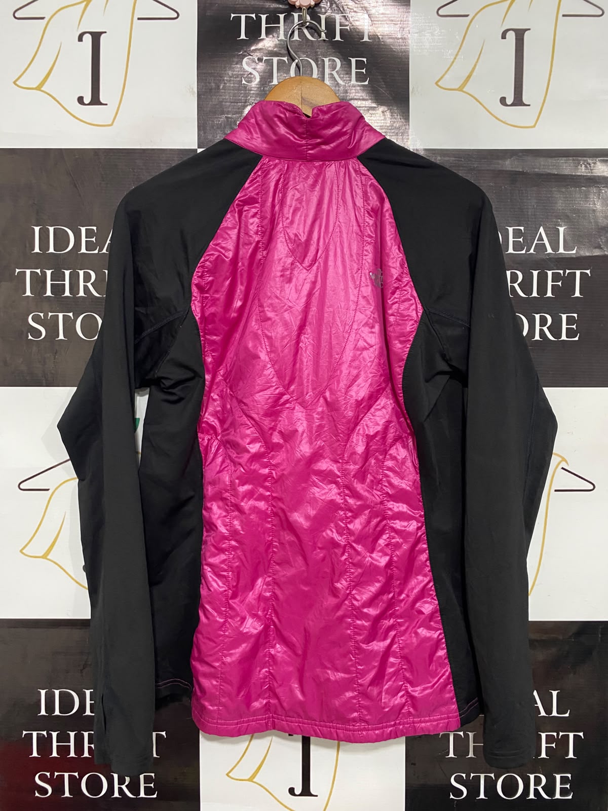 THE NORTH FACE |L| BUST 18| A39| MAGENTA AND BLACK HYBRID UTILITY JACKET