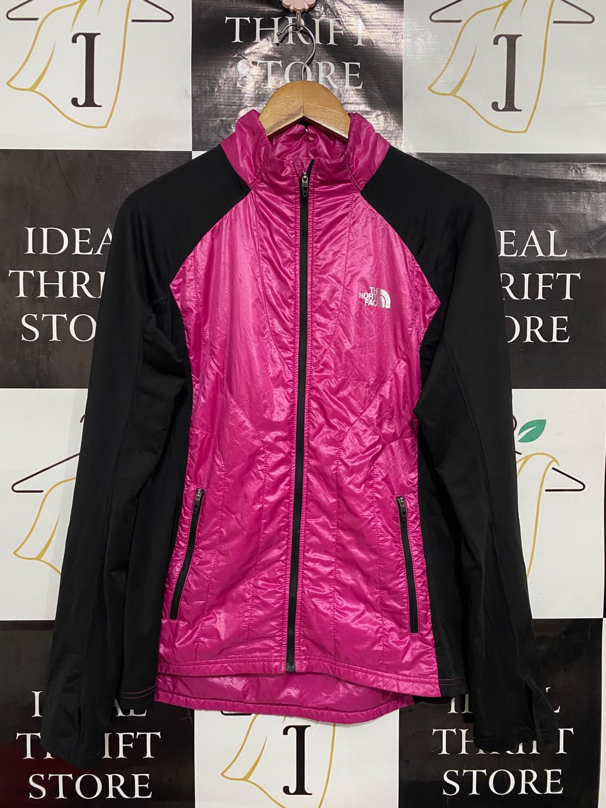 THE NORTH FACE |L| BUST 18| A39| MAGENTA AND BLACK HYBRID UTILITY JACKET