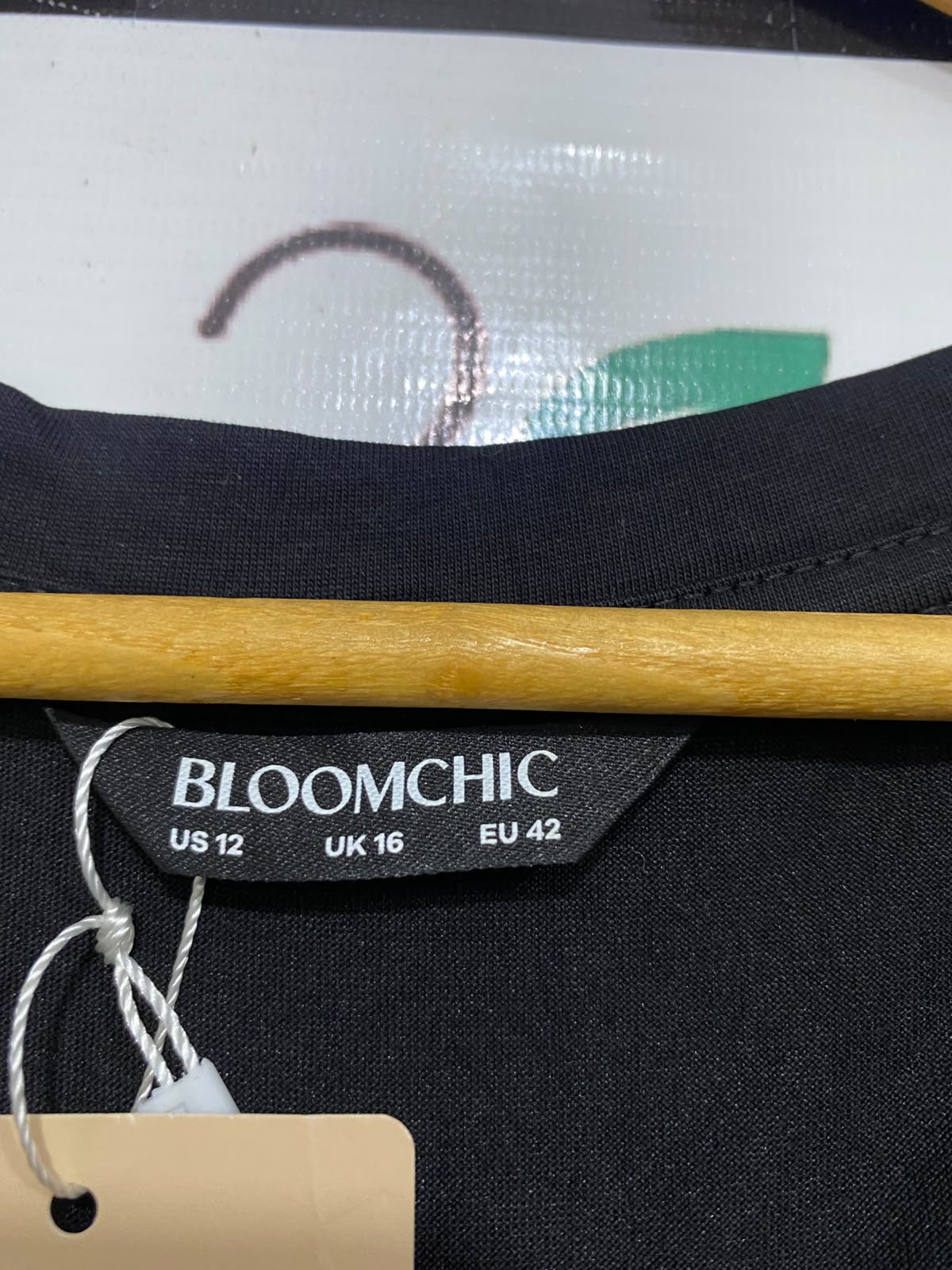 BLOOMCHIC |M| BUST 22| A39| BLACK V-NECK UTILITY T-SHIRT