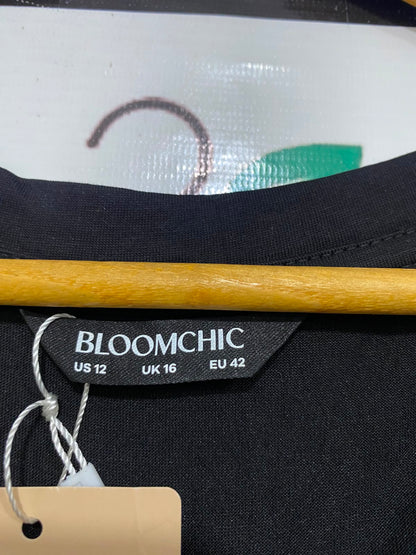 BLOOMCHIC |M| BUST 22| A39| BLACK V-NECK UTILITY T-SHIRT