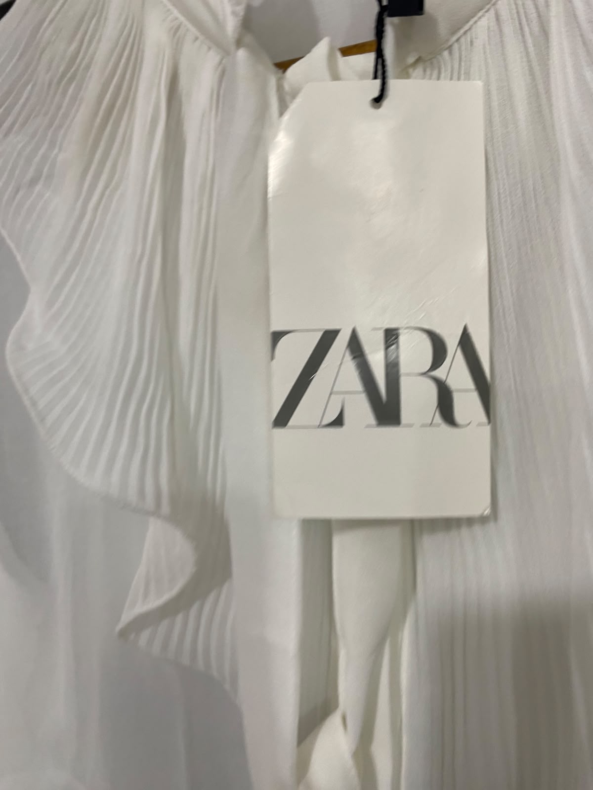 ZARA |XL| BUST 21| A41| WHITE PLEATED RUFFLE TIE-NECK UTILITY BLOUSE