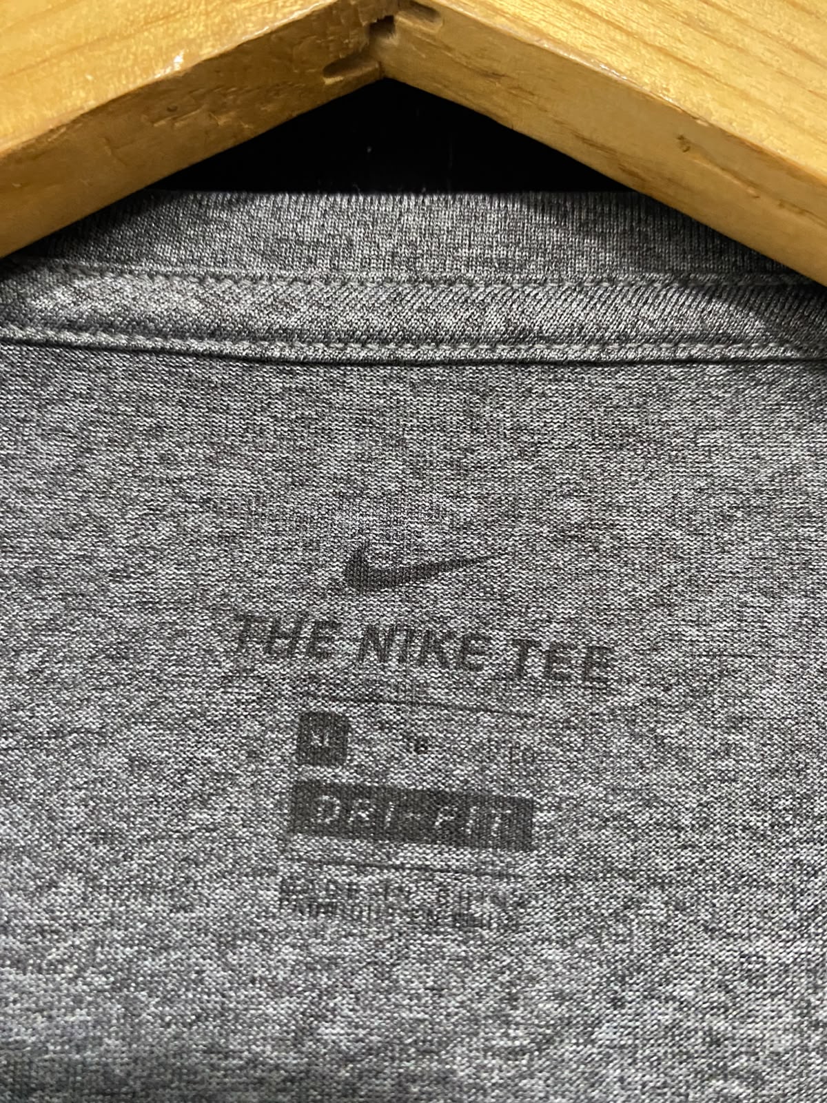 NIKE |XL| BUST 18| A40| GREY DRI-FIT LOGO PERFORMANCE T-SHIRT