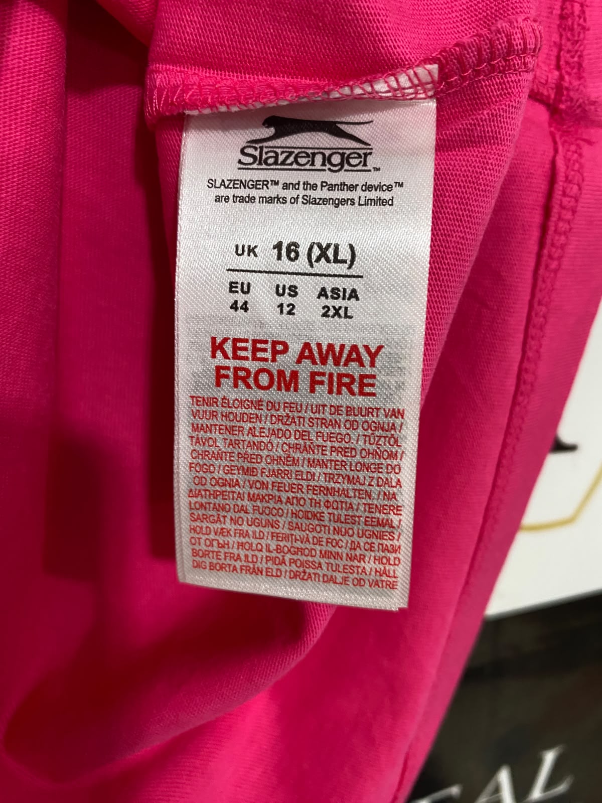 SLAZENGER |XL| BUST 21| A40| MAGENTA V-NECK ATHLETIC UTILITY T-SHIRT
