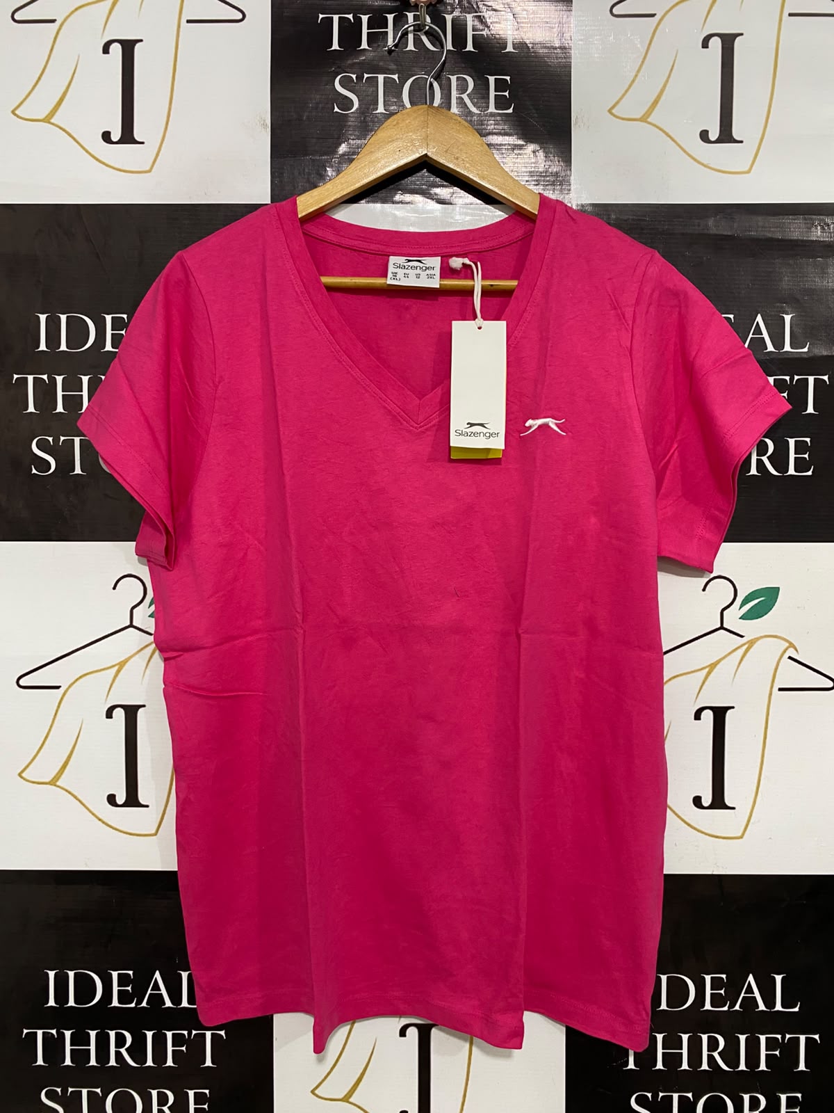 SLAZENGER |XL| BUST 21| A40| MAGENTA V-NECK ATHLETIC UTILITY T-SHIRT