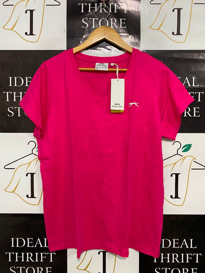 SLAZENGER |XL| BUST 21| A40| MAGENTA V-NECK ATHLETIC UTILITY T-SHIRT