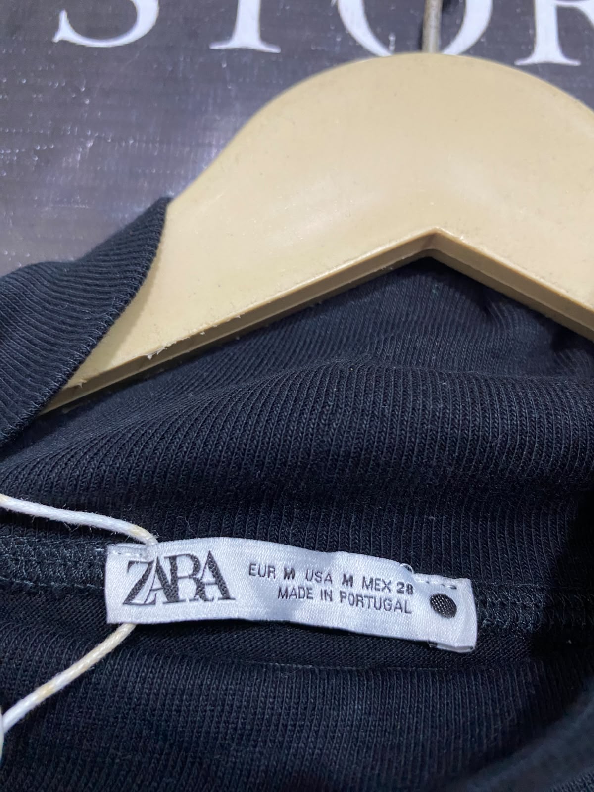 ZARA |M| BUST 20| A40| BLACK AND WHITE STRIPED MOCK NECK UTILITY T-SHIRT