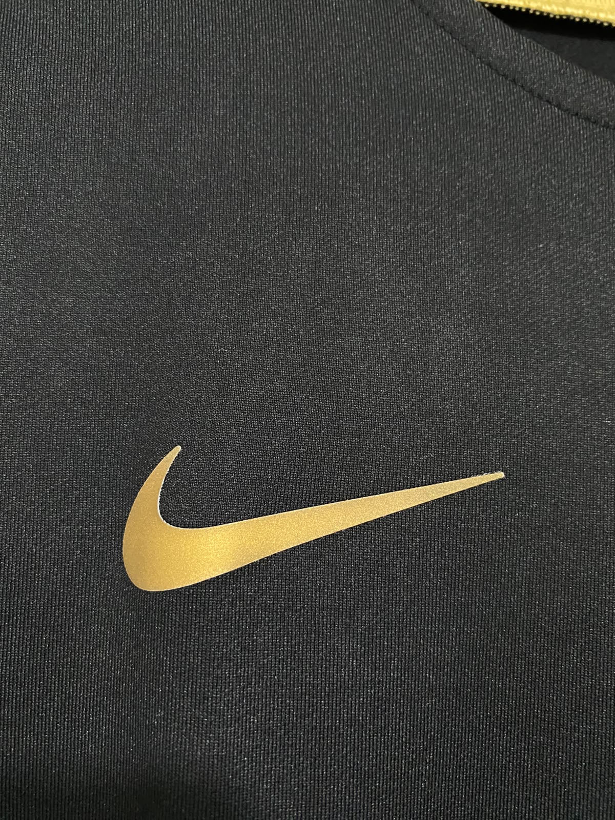 NIKE |S| BUST 17| A40| BLACK AND GOLD DRI-FIT LONG-SLEEVE PERFORMANCE UTILITY TOP