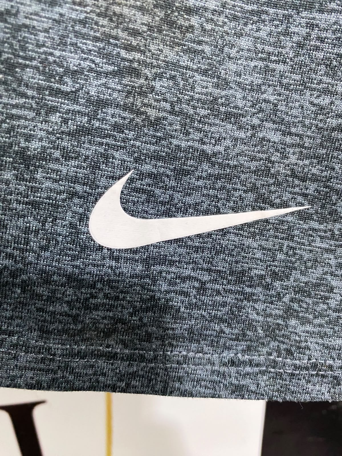 NIKE |M| BUST 18| A40| GREY HEATHERED DRI-FIT PERFORMANCE UTILITY T-SHIRT