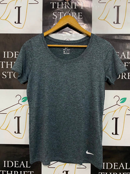 NIKE |M| BUST 18| A40| GREY HEATHERED DRI-FIT PERFORMANCE UTILITY T-SHIRT