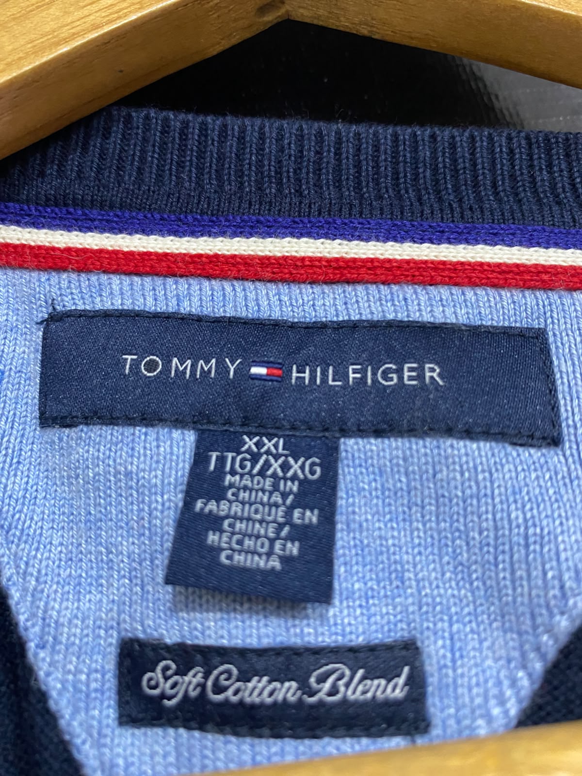 TOMMY HILFIGER |XL| BUST 25| A42| NAVY V-NECK WINTER UTILITY KNIT SWEATER
