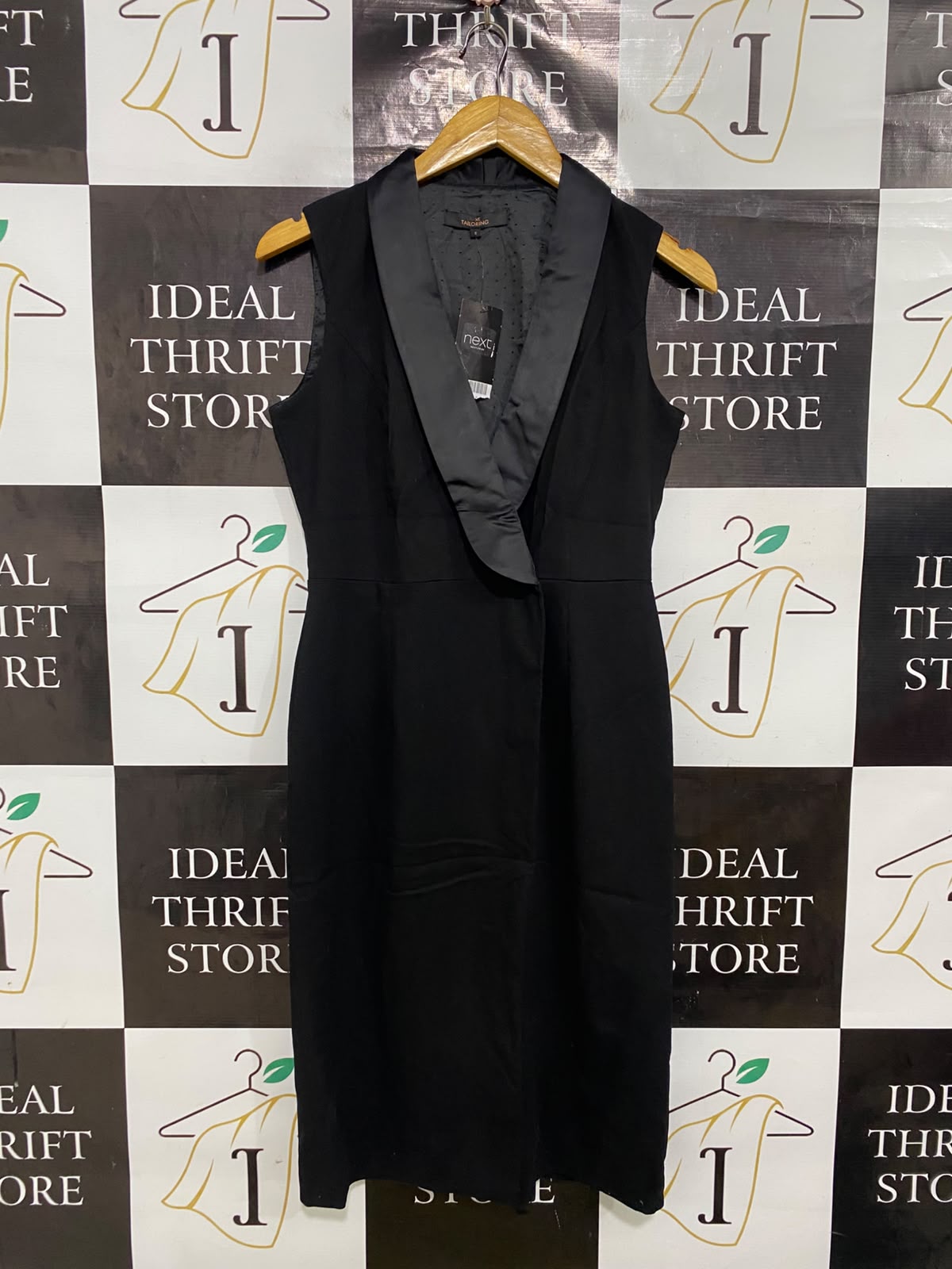 NEXT |S| BUST 16| A42| BLACK SLEEVELESS TUXEDO UTILITY MIDI DRESS