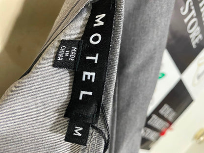 MOTEL |M| BUST 16| A41| GREY ONE-SHOULDER BELTED UTILITY CROP TOP