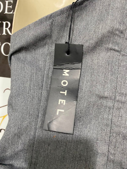 MOTEL |M| BUST 16| A41| GREY ONE-SHOULDER BELTED UTILITY CROP TOP