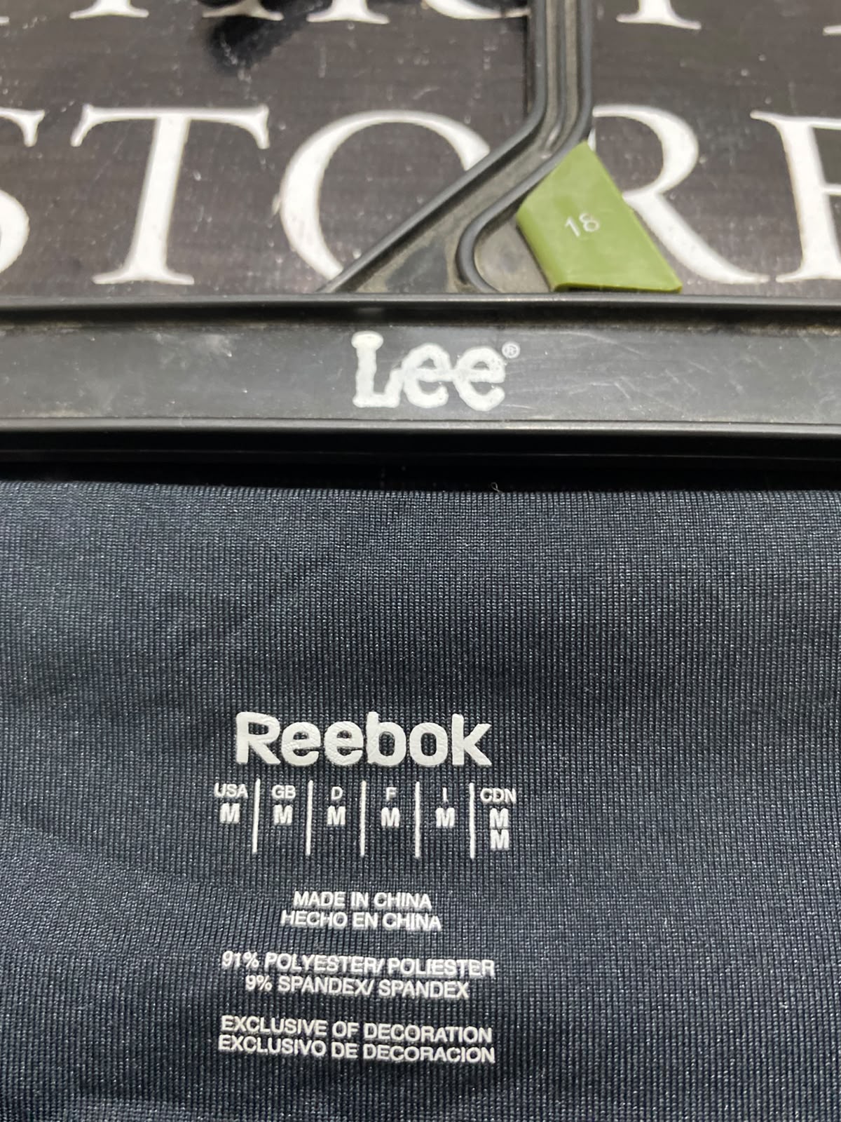 REEBOK |M| WAIST 24| A41| BLACK POCKET ATHLETIC UTILITY LEGGINGS