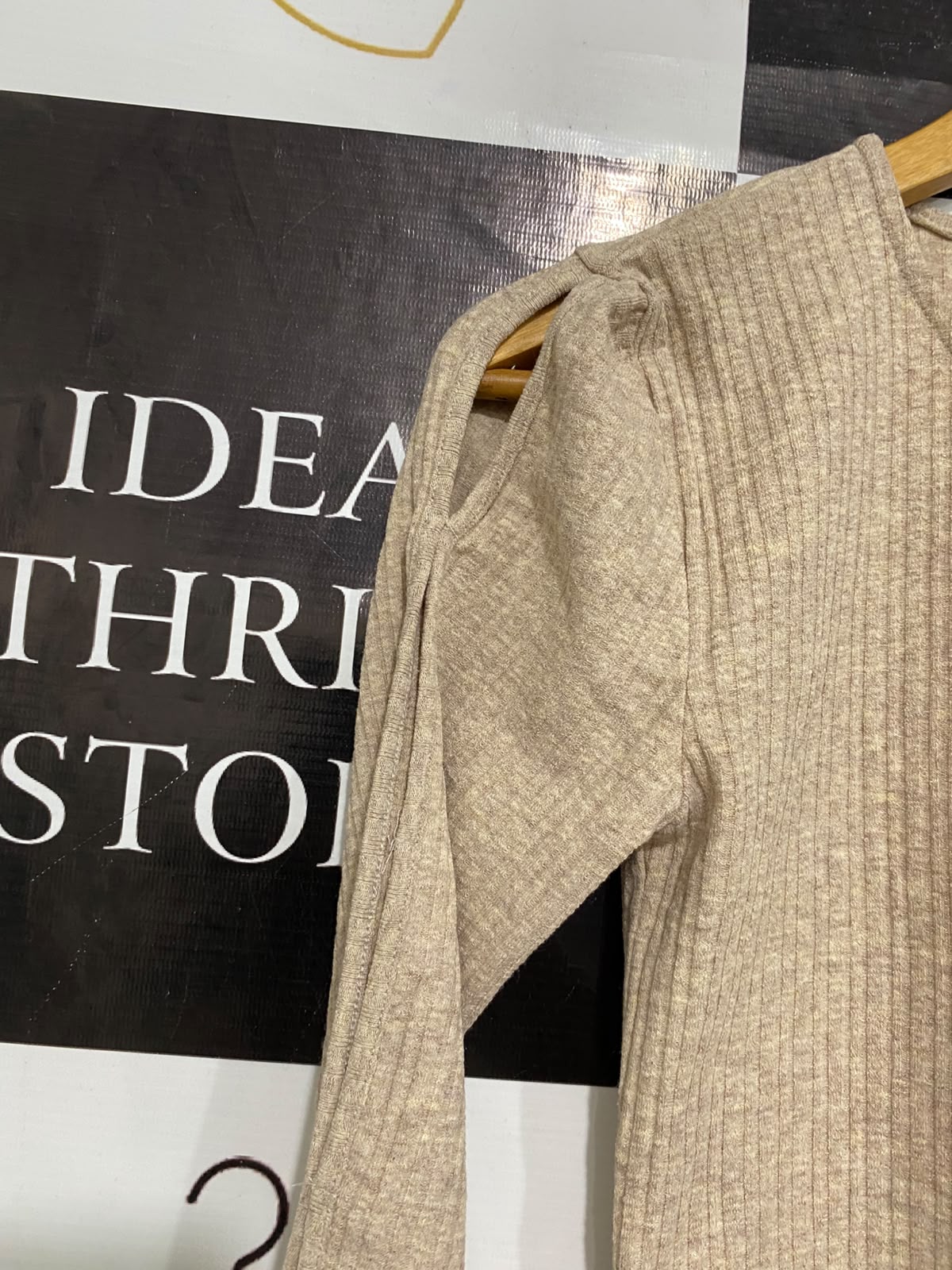 ZARA |M| BUST 14| A41| BEIGE CUT-OUT SLEEVE RIBBED UTILITY TOP