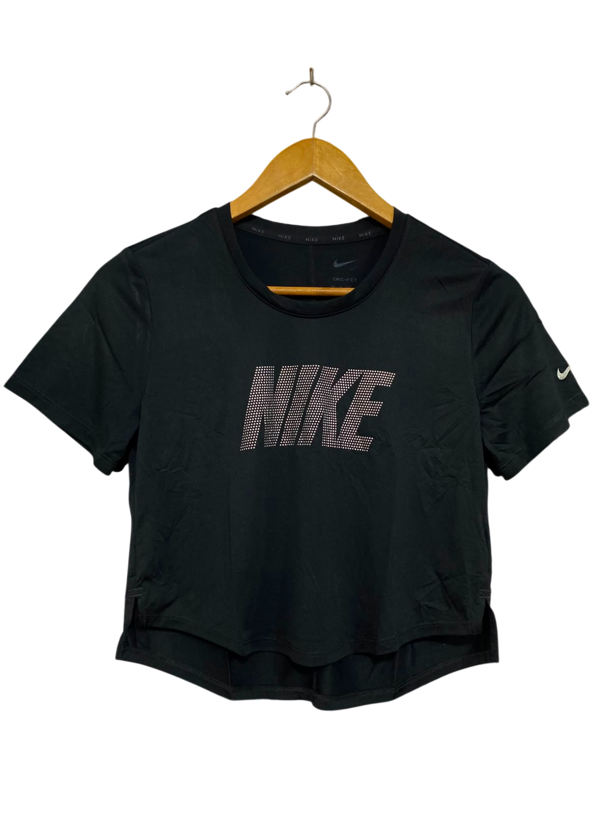 NIKE |XS| BUST 16| A42| BLACK DRI-FIT STUDDED LOGO PERFORMANCE UTILITY TEE