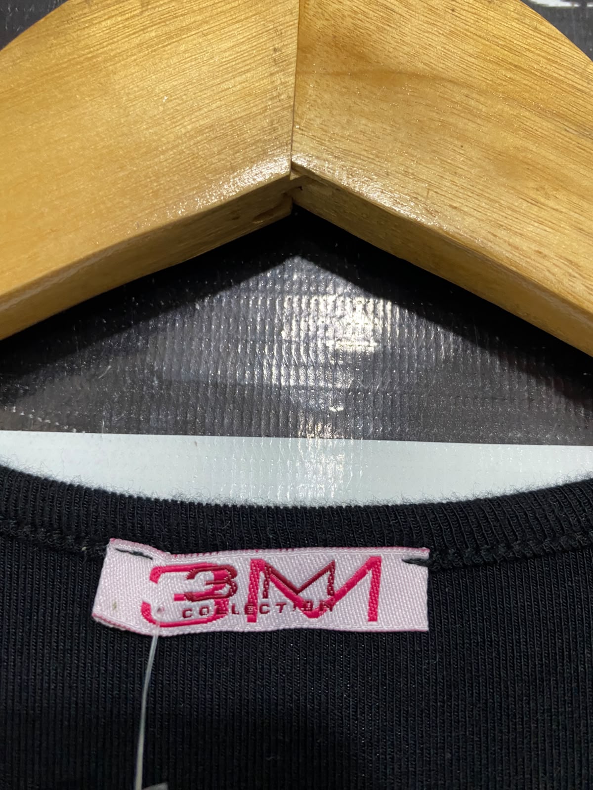 3M COLLECTION |S| BUST 14| A43| BLACK RHINESTONE-EMBELLISHED V-NECK UTILITY TOP