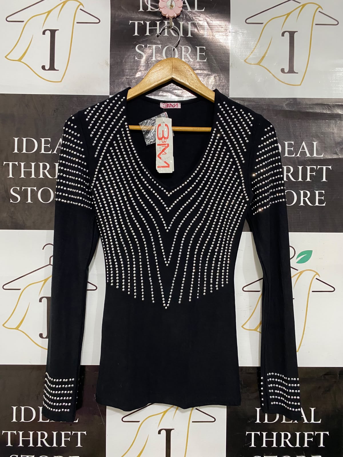 3M COLLECTION |S| BUST 14| A43| BLACK RHINESTONE-EMBELLISHED V-NECK UTILITY TOP