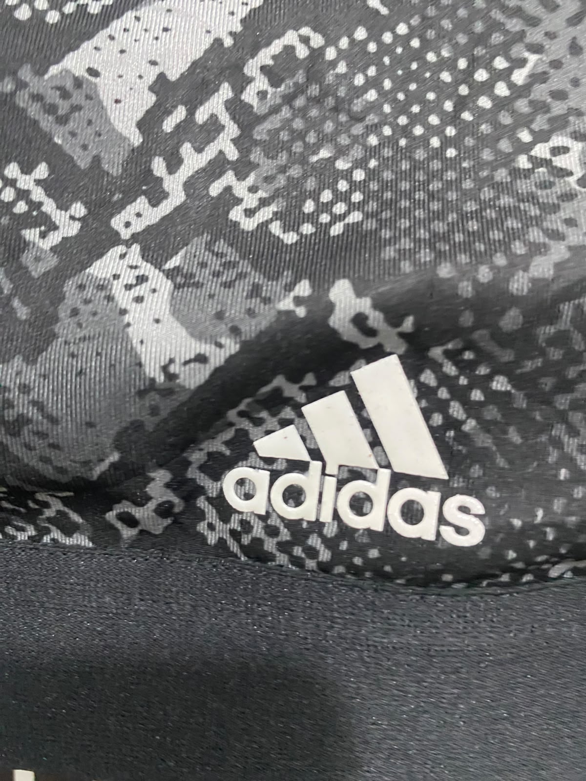 ADIDAS |L| BUST 15| A42| GREY SNAKESKIN HIGH-NECK PERFORMANCE UTILITY SPORTS BRA