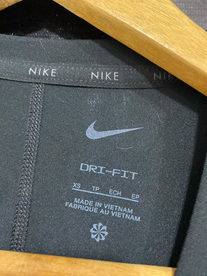 NIKE |XS| BUST 16| A42| BLACK DRI-FIT STUDDED LOGO PERFORMANCE UTILITY TEE