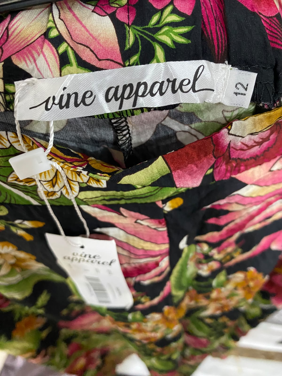 VINE APPAREL |M| WAIST 28| A42| BLACK TROPICAL FLORAL UTILITY WIDE-LEG PANTS