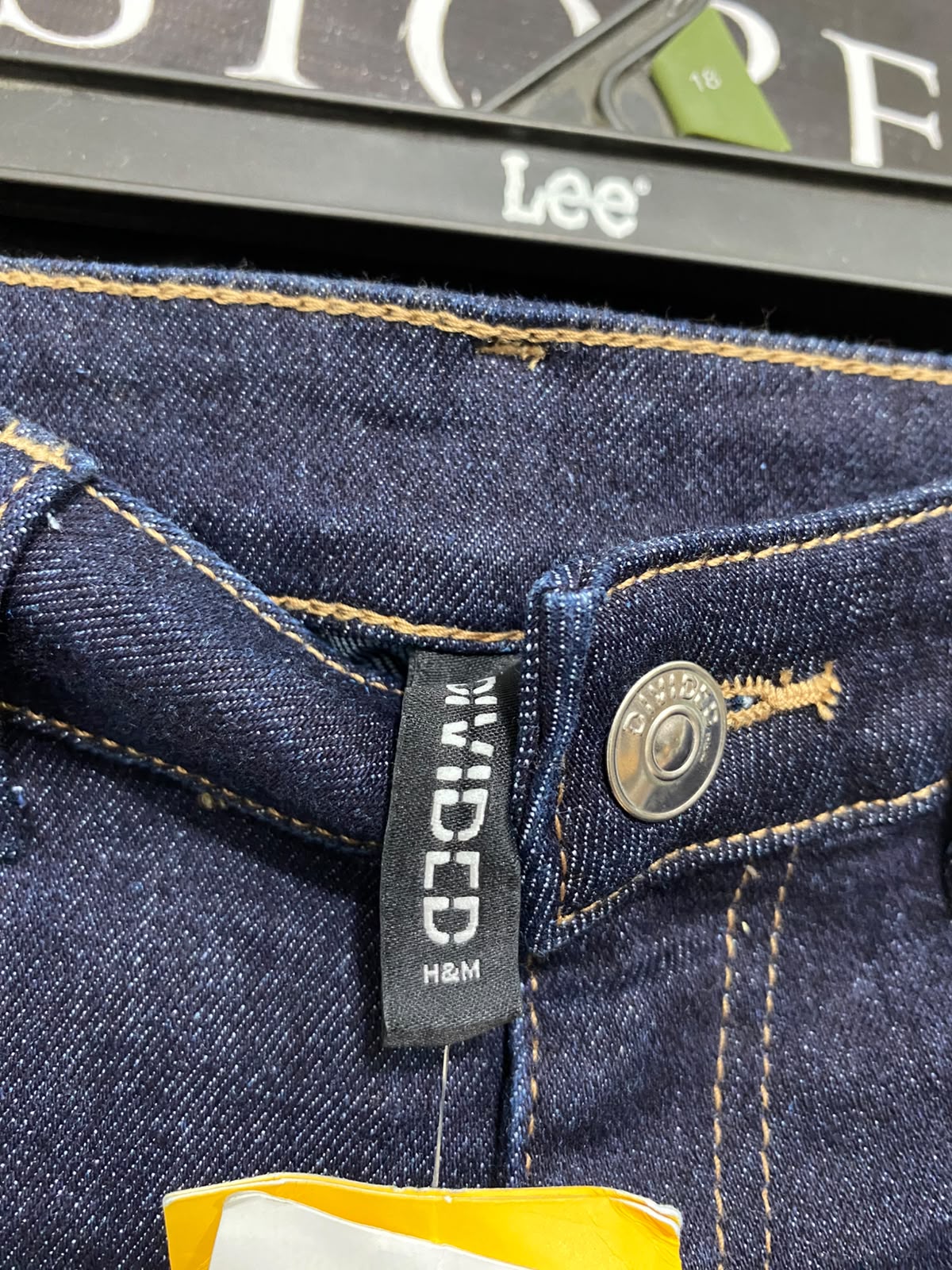 H&M |M| WAIST 28| A42| DARK DENIM HIGH-RISE FLARED UTILITY JEANS