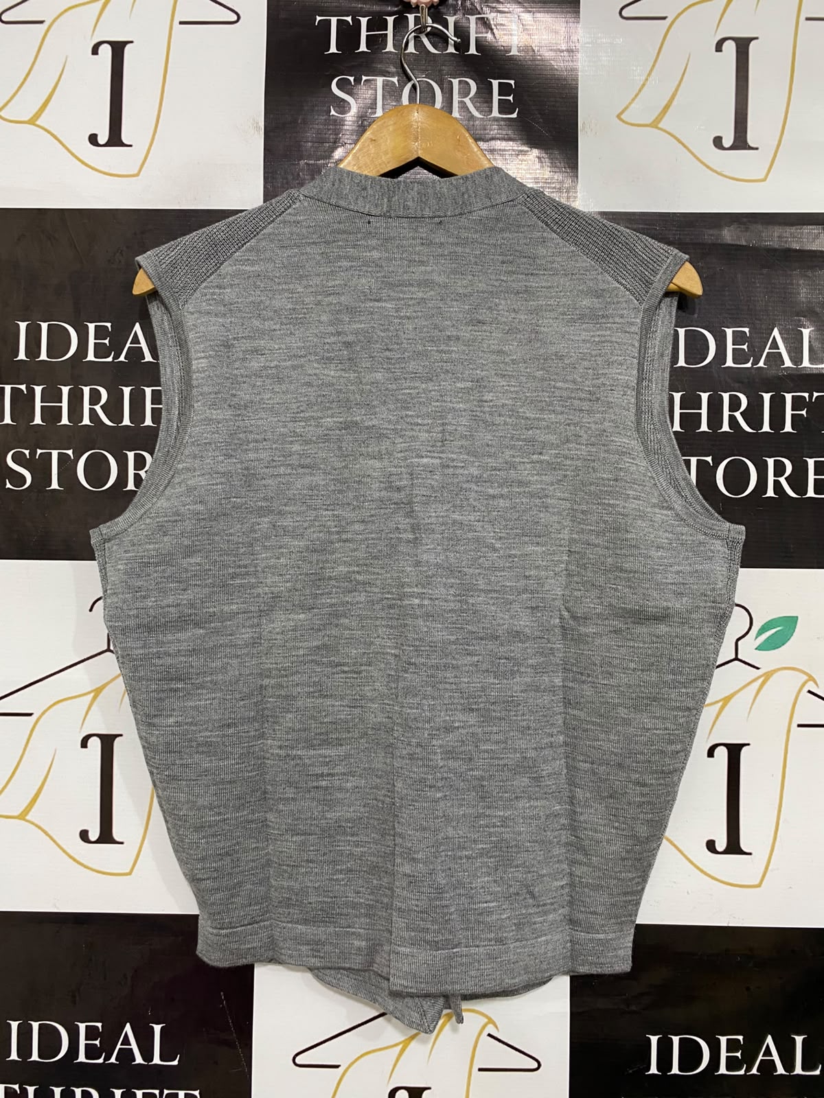 KINGSMAN |M| BUST 21| A44| GREY KNIT V-NECK UTILITY VEST